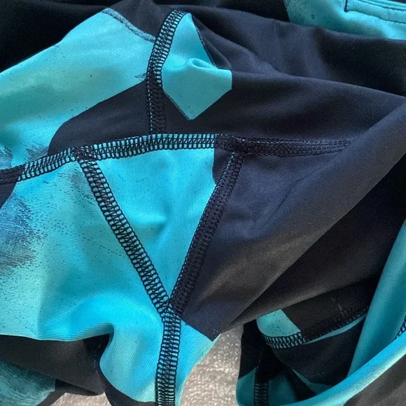 Patterned‎ lululemon leggings - Picture 9 of 9